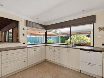6 Sylvan Gardens, Carine WA 6020