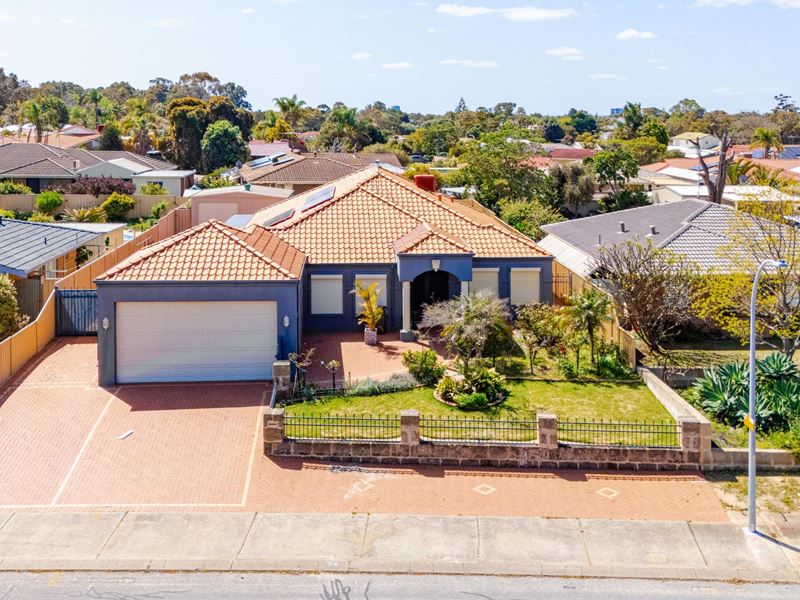 28 Peelwood Parade, Halls Head WA 6210