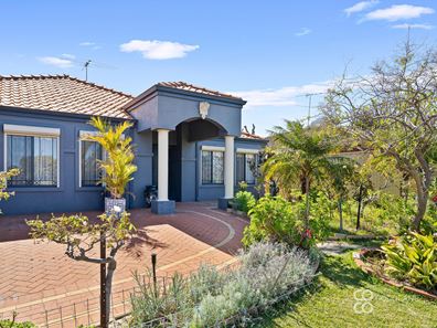 28 Peelwood Parade, Halls Head WA 6210