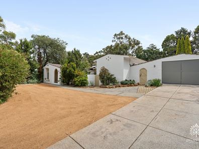 126 Lesmurdie Road, Lesmurdie WA 6076