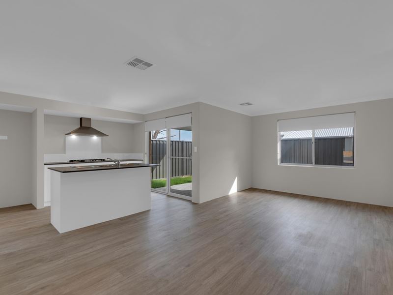 25 Cardinal Loop, Lakelands WA 6180