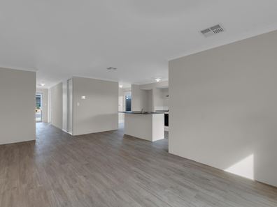 25 Cardinal Loop, Lakelands WA 6180