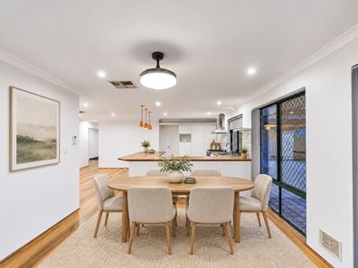 26 Skua Grove, Seville Grove WA 6112