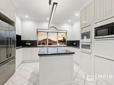 28 Longreach Parade, Coogee WA 6166