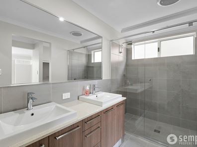 27 Vasto Loop, Hammond Park WA 6164