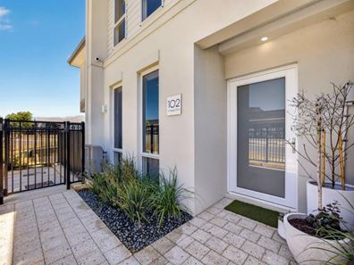 102 Whadjuk Drive, Hammond Park WA 6164