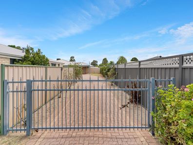 11A Farnaby Lane, Beckenham WA 6107