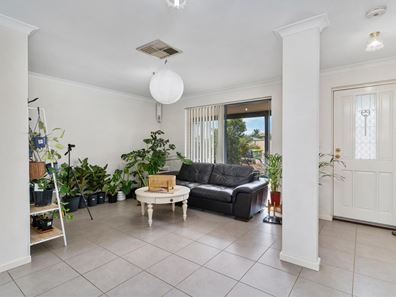 11A Farnaby Lane, Beckenham WA 6107