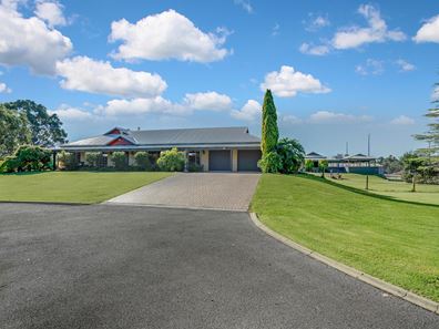 110 Foxton Dr, Oakford WA 6121