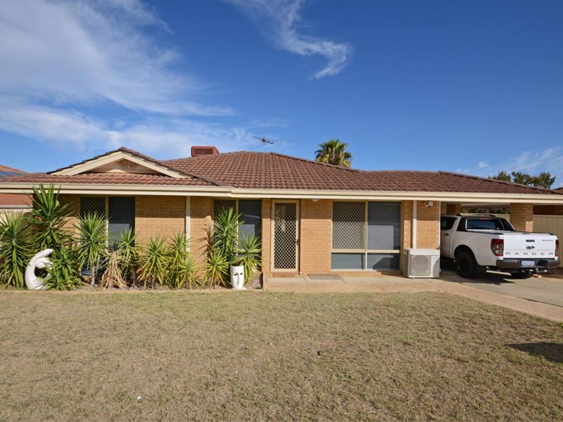 33 Hyland Crescent, Clarkson