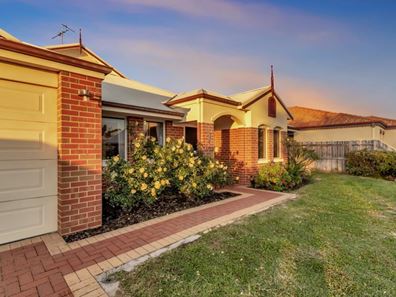 17 Carissa Turn, Halls Head WA 6210