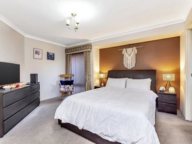 17 Carissa Turn, Halls Head WA 6210