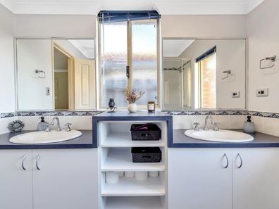 17 Carissa Turn, Halls Head WA 6210