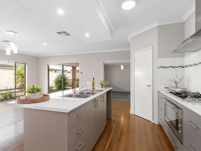 6 Munich Link, Piara Waters WA 6112