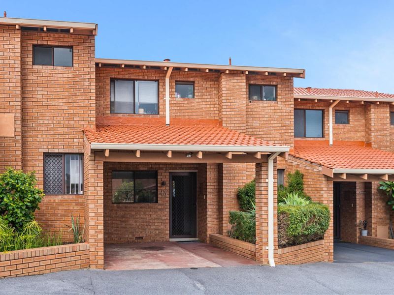 13/8-10 Swan Road, Attadale