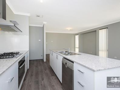 19 Salome Crescent, Lakelands WA 6180