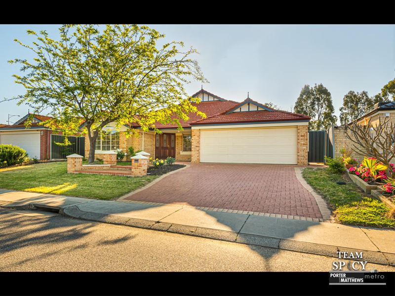 24 Freeduff Drive, Wattle Grove WA 6107