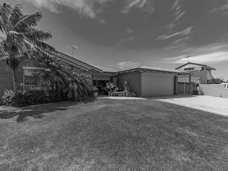 8 Oaklands Avenue, Halls Head WA 6210