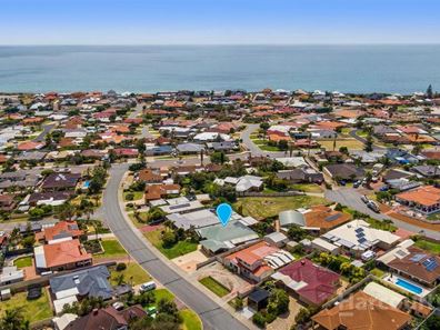 8 Oaklands Avenue, Halls Head WA 6210