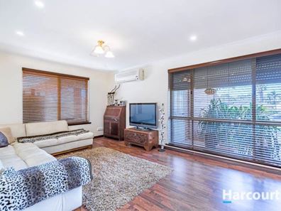 8 Oaklands Avenue, Halls Head WA 6210