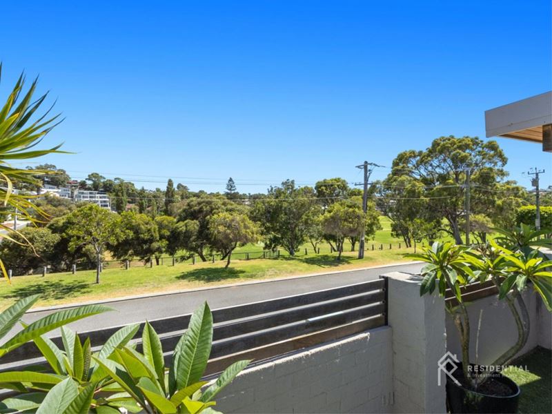 2/18 Joyce Street, Scarborough