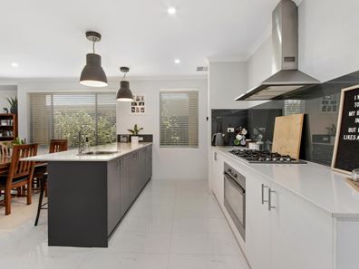 5 Crombie Way, Baldivis WA 6171