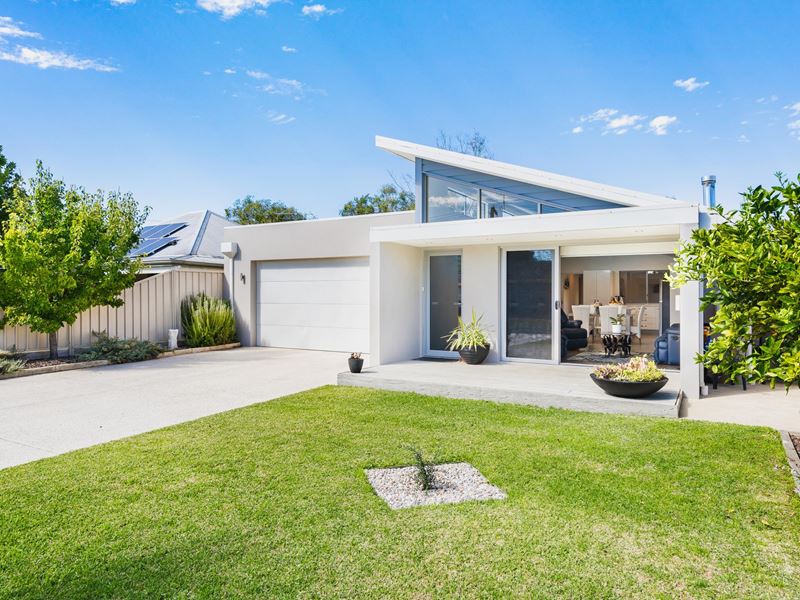 21B Kingfish Road, Broadwater
