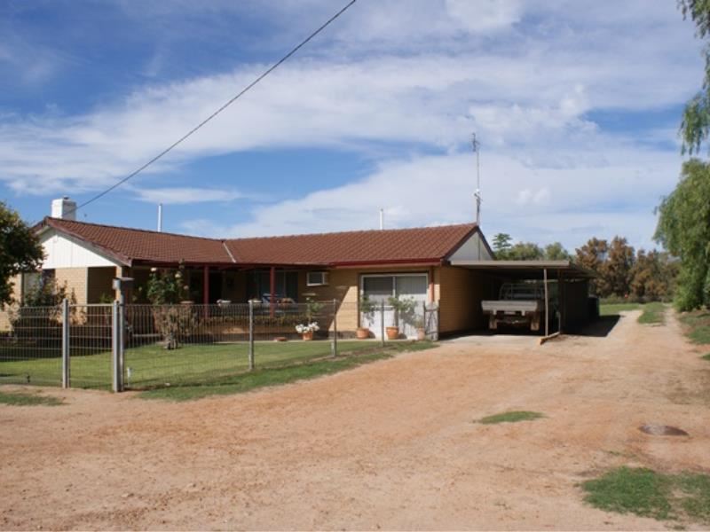 8 Hunts Road, Dongara