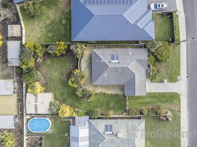 98 Whitfield Drive, Two Rocks WA 6037