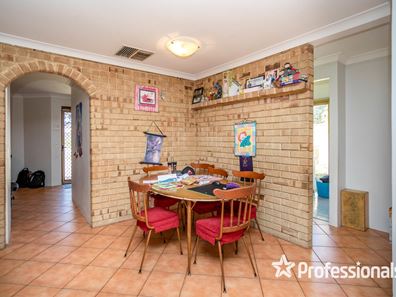 21 Braemore St, Seville Grove WA 6112