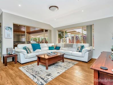 17 Blue Wren Gardens, Coodanup WA 6210