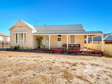 42 Roberts Street, Collie WA 6225