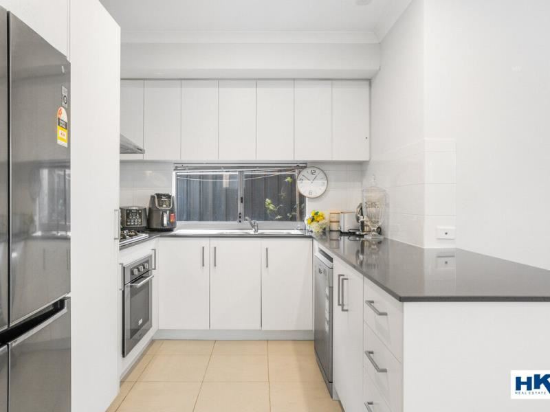 12 Donatti Retreat, Caversham