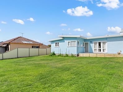 33 Fourth Avenue, Shoalwater WA 6169