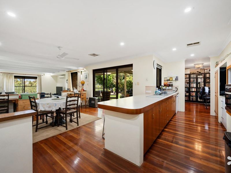 3 Wellington Court, Alexander Heights