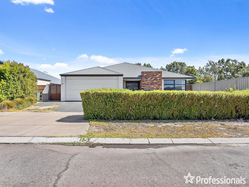 15 Cauthern Grove, Byford