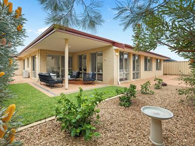 9 Perissa Road, Iluka WA 6028