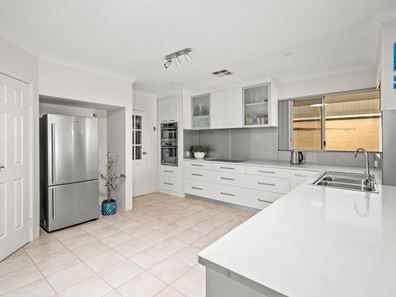 33 Ronsard Drive, San Remo WA 6210