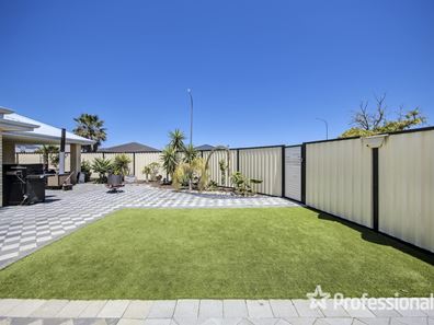 32 Blackwood Meander, Yanchep WA 6035