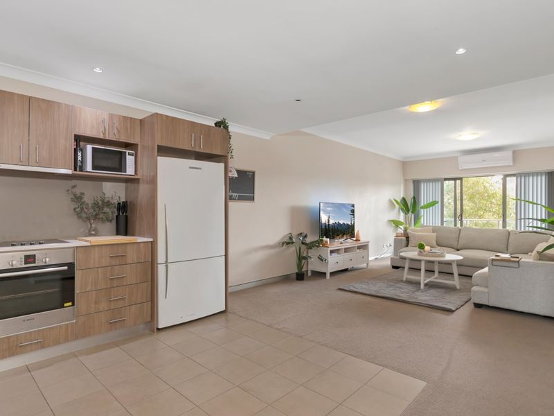 33/2 Walsh Loop, Joondalup WA 6027