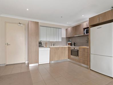33/2 Walsh Loop, Joondalup WA 6027