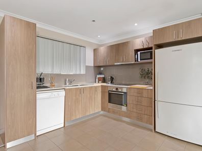 33/2 Walsh Loop, Joondalup WA 6027