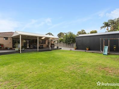 3 Lalor Place, Kalamunda WA 6076