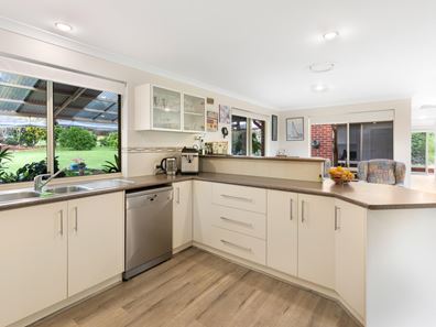36 Greenwood Drive, Willyung WA 6330