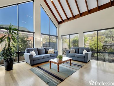 1 Ashridge Turn, Canning Vale WA 6155