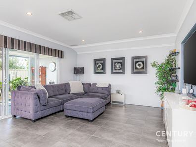 12 Normandie Way, Hilbert WA 6112