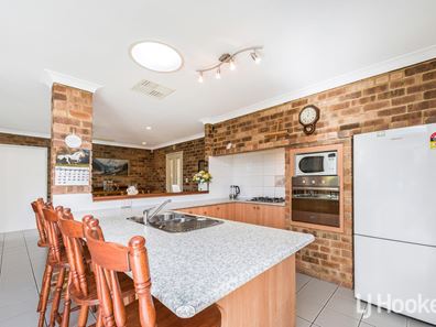 25 Discovery Drive, Thornlie WA 6108