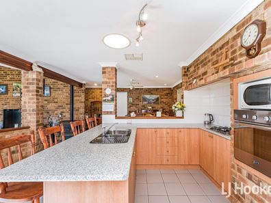 25 Discovery Drive, Thornlie WA 6108