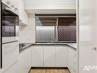 2/208 Burslem Drive, Maddington WA 6109