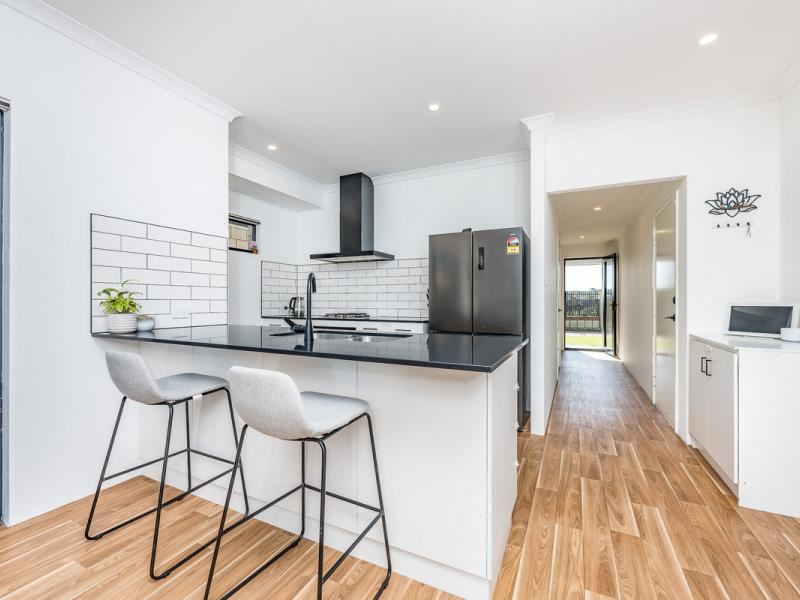 30 Sturrock Close, Hilbert WA 6112